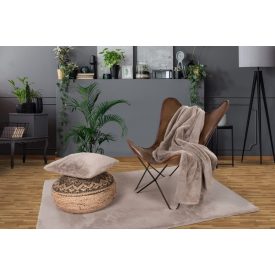   Heaven 800 taupe takaró szett tartalma 1 db 150x200 cm takaró, 1db 48x48 cm díszpárna 